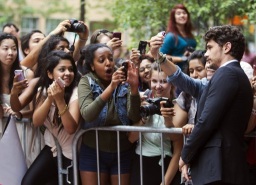 El actor también ha seguido en otros proyectos y está haciendo de todo un poco